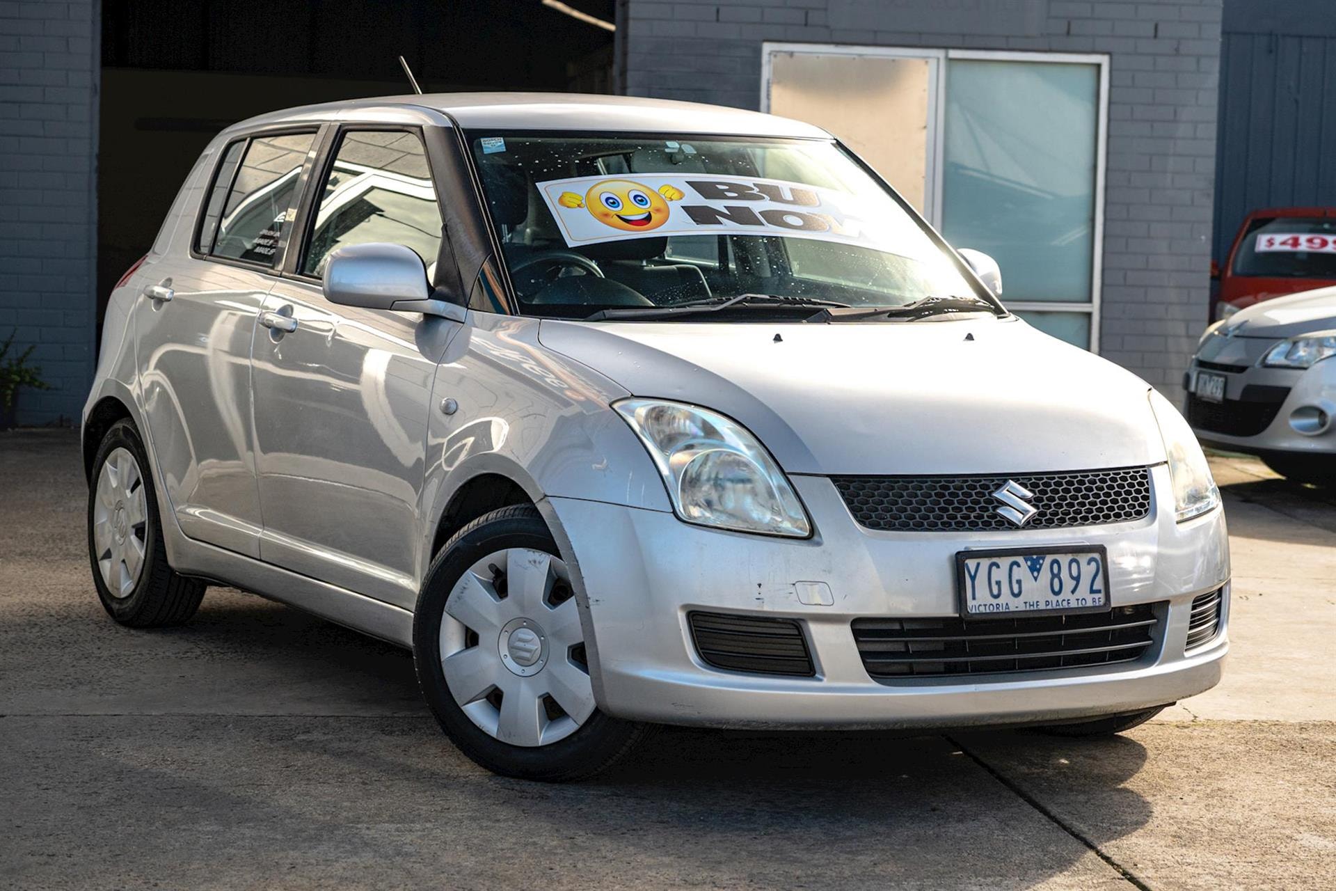2010 SUZUKI SWIFT — photo 1